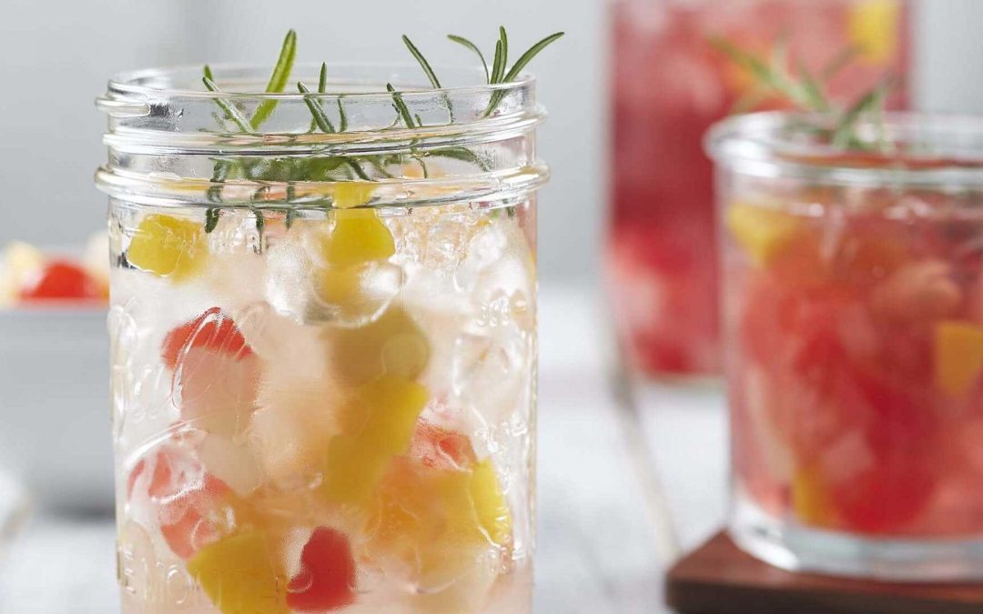 Iced Water Punch con Coctel de Frutas Del monte
