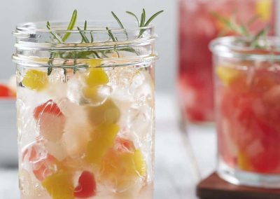Iced Water Punch con Coctel de Frutas Del monte